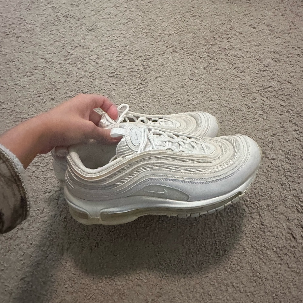 Nike air maxs size 9 womens white